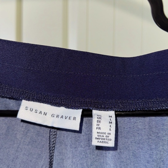 Size medium palazzo pants (can fit a size large) - Picture 4 of 8